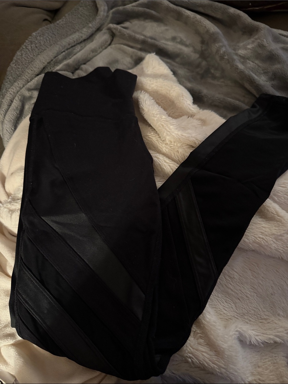 ALO Yoga Black High-Rise Leggings with Paneled Inset Detail
